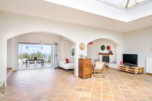 Foto van Charming spacious house, 5min from Rethymno! - Vakantiehuis in Tria Monastiria - LivingRoom