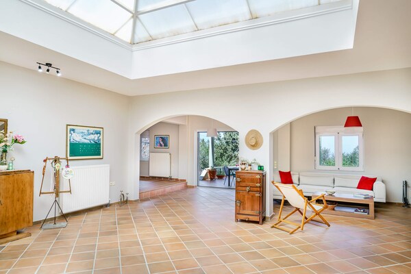 Foto van Charming spacious house, 5min from Rethymno! - Vakantiehuis in Tria Monastiria - LivingRoom