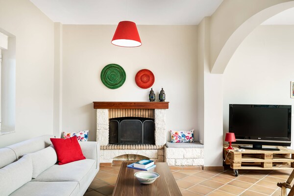 Foto van Charming spacious house, 5min from Rethymno! - Vakantiehuis in Tria Monastiria - LivingRoom