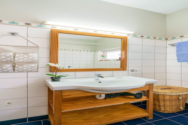 Foto van Charming spacious house, 5min from Rethymno! - Vakantiehuis in Tria Monastiria - BathRoom