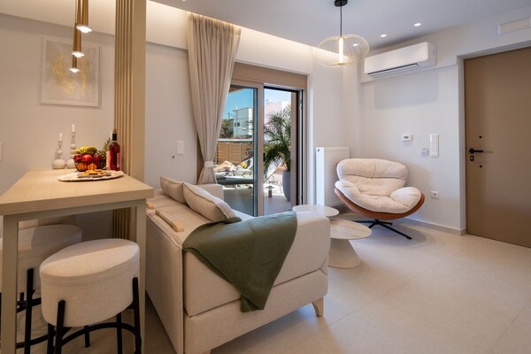 Foto van Chique oase aan de kust van Rethymno - Vakantiehuis in Rethymno Town - LivingRoom