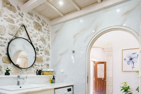 Foto van Armeni Mountain Oasis met 3 slaapkamers - Vakantiehuis in Armeni - BathRoom