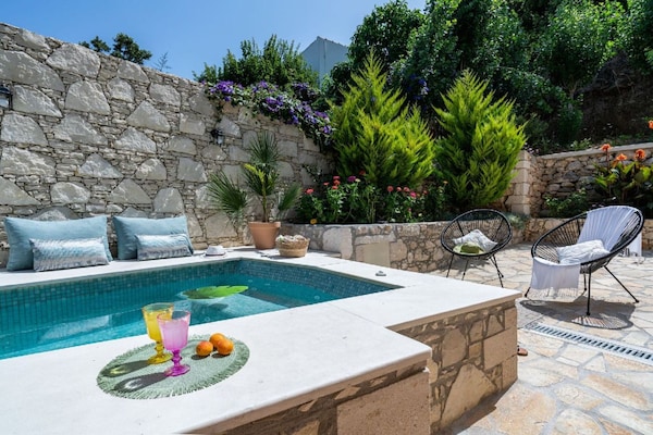 Foto van Armeni Mountain Oasis met 3 slaapkamers - Vakantiehuis in Armeni - PoolOfHouse