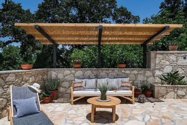 Foto van Armeni Mountain Oasis met 3 slaapkamers - Vakantiehuis in Armeni - TerraceBalcony