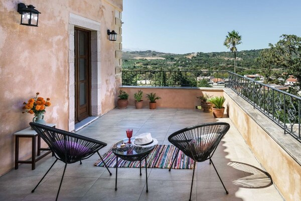 Foto van Armeni Mountain Oasis met 3 slaapkamers - Vakantiehuis in Armeni - TerraceBalcony