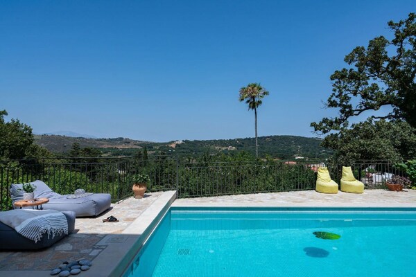 Foto van Armeni Mountain Oasis met 3 slaapkamers - Vakantiehuis in Armeni - PoolOfHouse