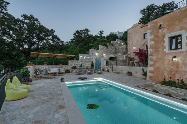 Foto van Armeni Mountain Oasis met 3 slaapkamers - Vakantiehuis in Armeni - PoolOfHouse