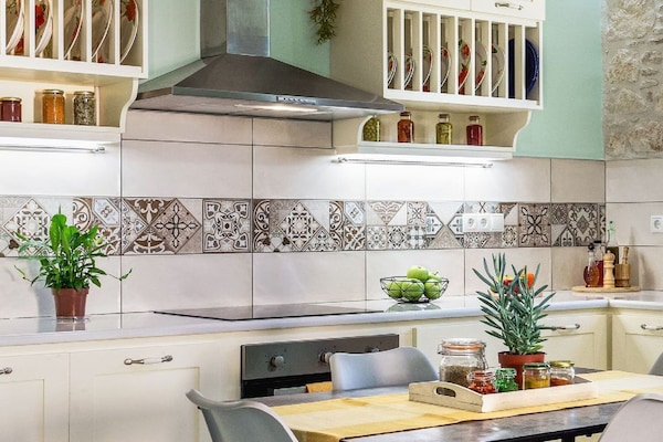 Foto van Armeni Mountain Oasis met 3 slaapkamers - Vakantiehuis in Armeni - Kitchen