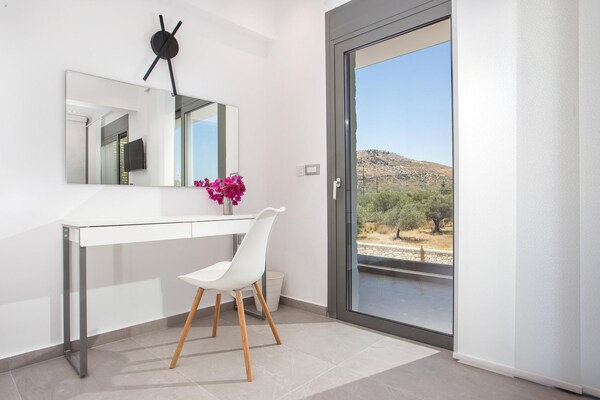 Foto van Luxe villa met privézwembad. - Vakantiehuis in Kalythies - LivingRoom