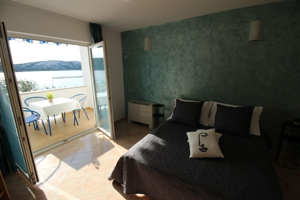 Foto van Charmant appartement aan zee voor 4 personen - Vakantiehuis in Stara Novalja - BedRoom