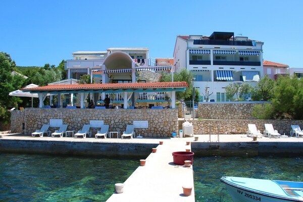 Foto van Charmant appartement aan zee voor 4 personen - Vakantiehuis in Stara Novalja - FloorPlan