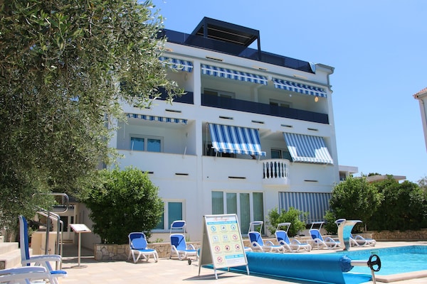 Foto van Charmant appartement aan zee voor 4 personen - Vakantiehuis in Stara Novalja - AreaSummer1KM