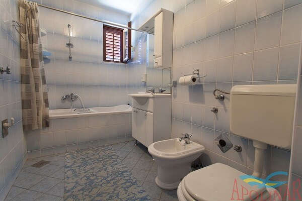 Foto van Appartement in Kroatië met zeezichtterras - Vakantiehuis in Malinska - BathRoom