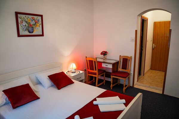 Foto van Guest House Cesic - Double Room No4 - Vakantiehuis in Dubrovnik - BedRoom