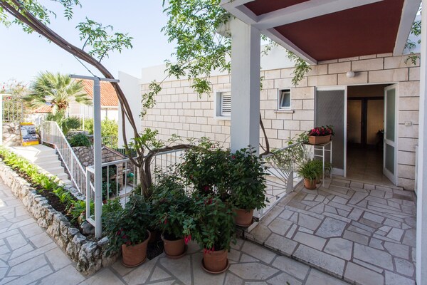 Foto van Guest House Ljubica - Double Room with External Bathroom -1 - terrace
