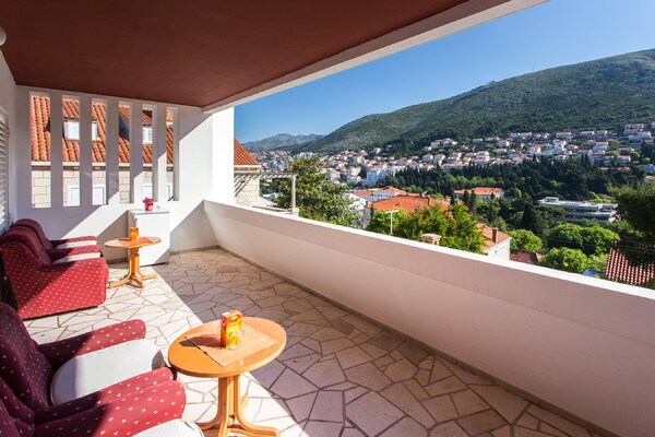 Foto van Guest House Ljubica - Double Room with External Bathroom -1 - TerraceBalcony