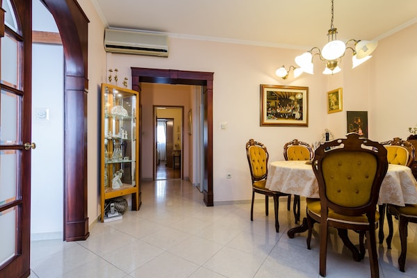 Foto van Apartment Paco - Three-Bedroom Apartment with Balcony and Sea View - DiningRoom