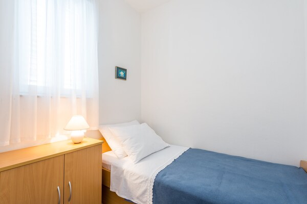 Foto van Apartment Lena - Three-Bedroom Apartment with Balcony and Sea View - BedRoom