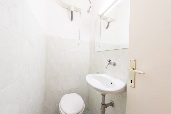 Foto van Apartment Lena - Three-Bedroom Apartment with Balcony and Sea View - BathRoom