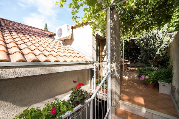 Foto van Apartment Srđ - Two-Bedroom Apartment with Balcony and Sea View - Outdoor