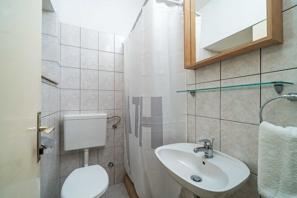 Foto van Apartments Nikolina (LU) - Two-Bedroom Apartment with Terrace - BathRoom