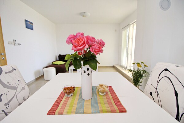 Foto van Apartments Gusti - Two-Bedroom Apartment with Balcony and Sea View - DiningRoom