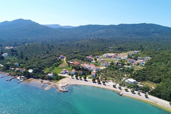 Foto van Apartments Gusti - Studio Apartment with Terrace and Sea View - View