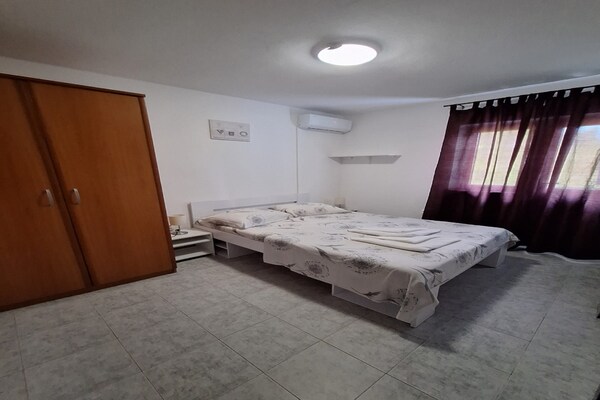 Foto van Apartments Dalmatin Žuljana - Studio Apartment 1 - Vakantiehuis in Zuljana - Outdoor