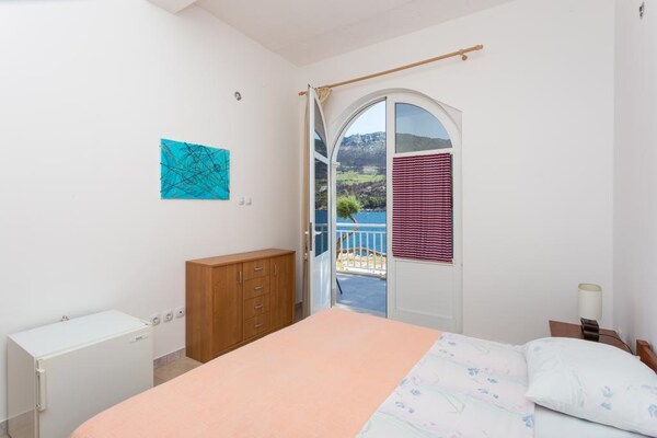 Foto van Appartement met 2 slaapkamers en uitzicht op zee - Vakantiehuis in Trstenik - BedRoom