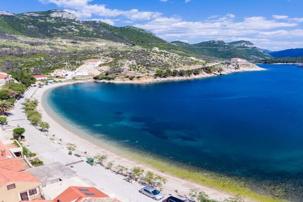 Foto van Apartments Bezek - Studio Apartment with Sea View - Vakantiehuis in Trstenik - View