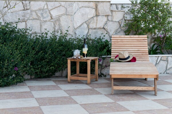 Foto van Apartments Villa Bell Memories- Studio Apartment with Terrace and Street View (A1) - terrace