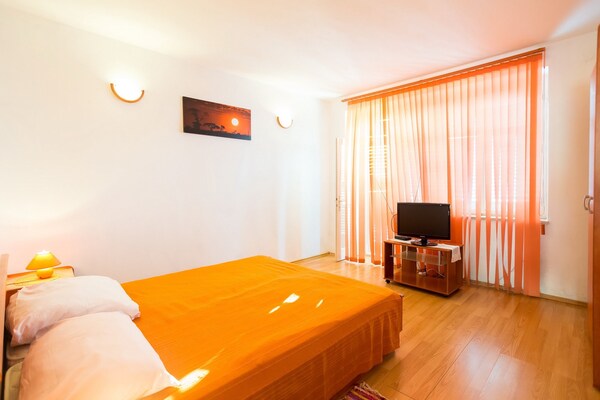 Foto van Apartments Sany- Two Bedroom Apartment with Balcony and Sea View - BedRoom