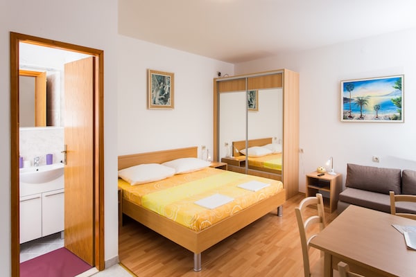 Foto van Apartments Bibijana- Premium Studio Apartment with Patio and Sea View (APARTMAN 3) - BedRoom