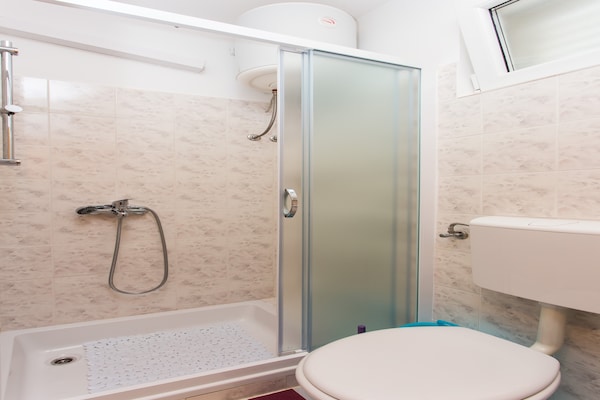 Foto van Apartments Bibijana- Premium Studio Apartment with Patio and Sea View (APARTMAN 3) - BathRoom