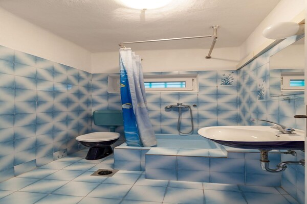 Foto van Apartments Nena (ST) - Two Bedroom Apartment with Terrace and Sea View (A3) - BathRoom