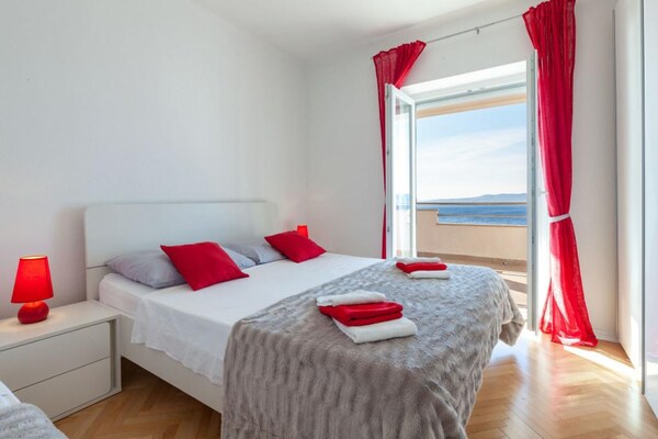 Foto van Apartments Nena (ST) - Two Bedroom Apartment with Terrace and Sea View (A3) - BedRoom