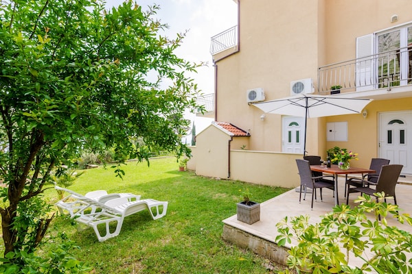 Foto van Color Apartments - One Bedroom Apartment with Terrace and Partial Sea View (Blue) - terrace