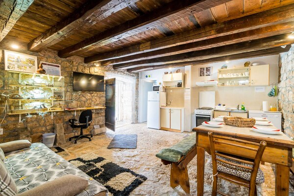 Foto van House Kočan-Four Bedroom Villa with Terrace and Swimming Pool - Indoor