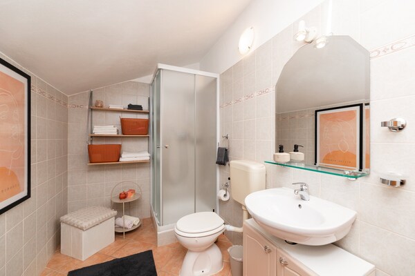Foto van Apartments Roda - Standard One Bedroom Apartment with Terrace (Helena) - (ST) - BathRoom