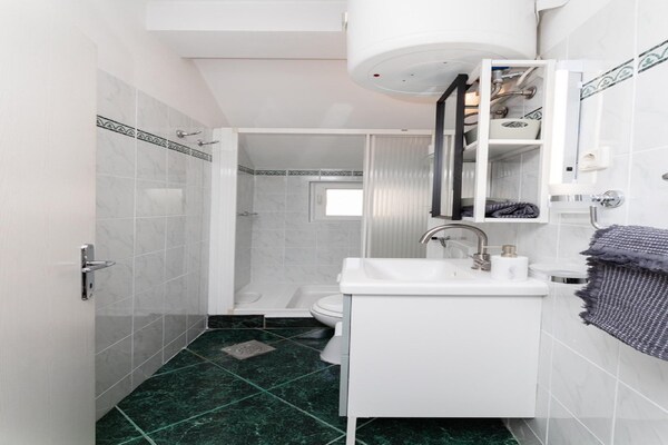 Foto van Apartments Roda - One Bedroom Apartment with Terrace (Mira) - (ST) - BathRoom