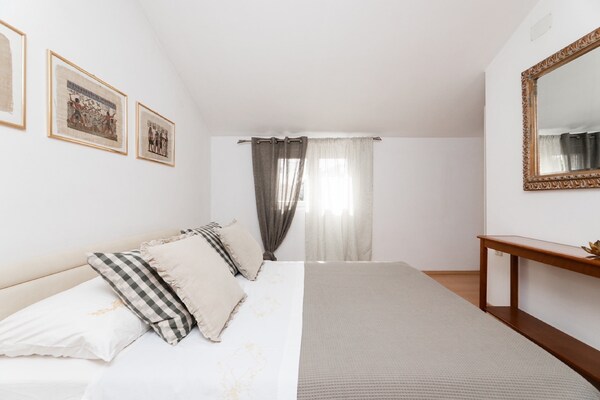 Foto van Apartments Roda - One Bedroom Apartment with Terrace (Mira) - (ST) - Indoor