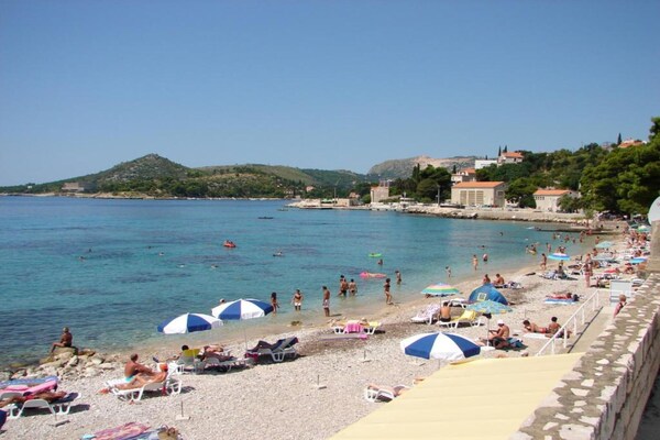 Foto van Apartments & Rooms Barišić - Standard Double Room with Balcony and Garden View (Soba 5) - Ambiance