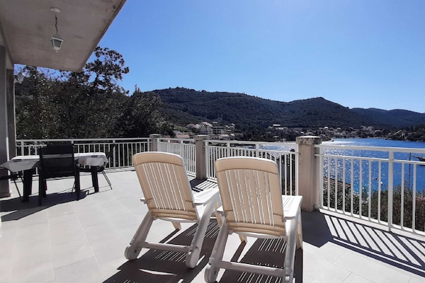Foto van Apartment Classic Korčula - Two Bedroom Apartment with Terrace and Sea View - terrace