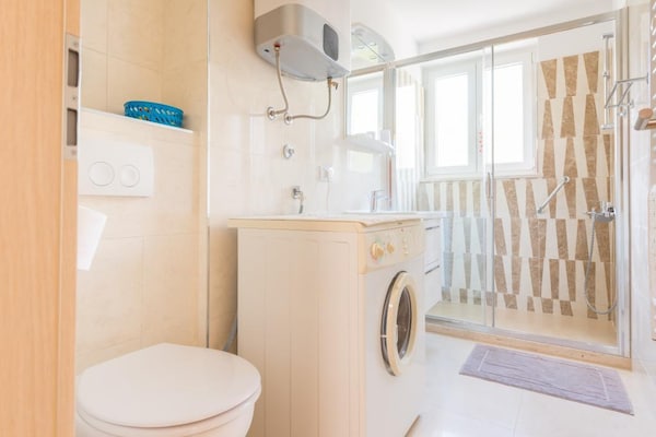 Foto van Apartment Luce Royal - One Bedroom Apartment with Balcony and Sea View - BathRoom