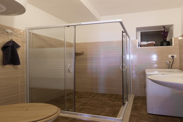 Foto van Appartement Purple Rain - Studio-appartement met terras en zeezicht - BathRoom