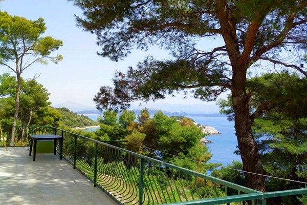 Foto van Apartments Matuško Mljet - Two-Bedroom Apartment with Terrace and Sea View - View
