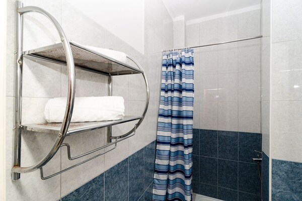 Foto van Guest House Kiko - Budget Twin Room - No.1 - Vakantiehuis in Pomena - BathRoom