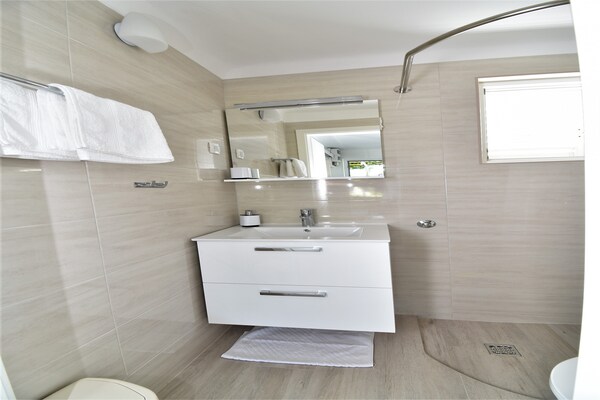 Foto van Guest House Kanjuo - Studio Apartment with Terrace and Garden View - BathRoom