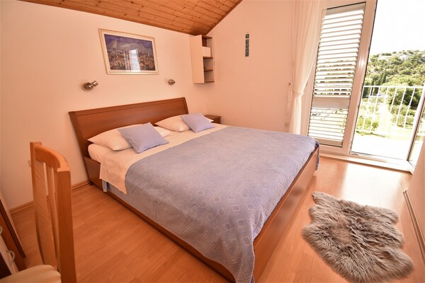 Foto van 2 slaapkamer appartement met tuin - Vakantiehuis in Mlini - BedRoom
