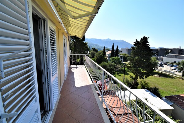 Foto van 2 slaapkamer appartement met tuin - Vakantiehuis in Mlini - TerraceBalcony